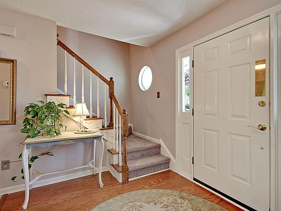 5th image of 103 Hartley Hall Ct