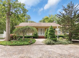 1 Arbutus Ln, Hampton Bays, NY 11946