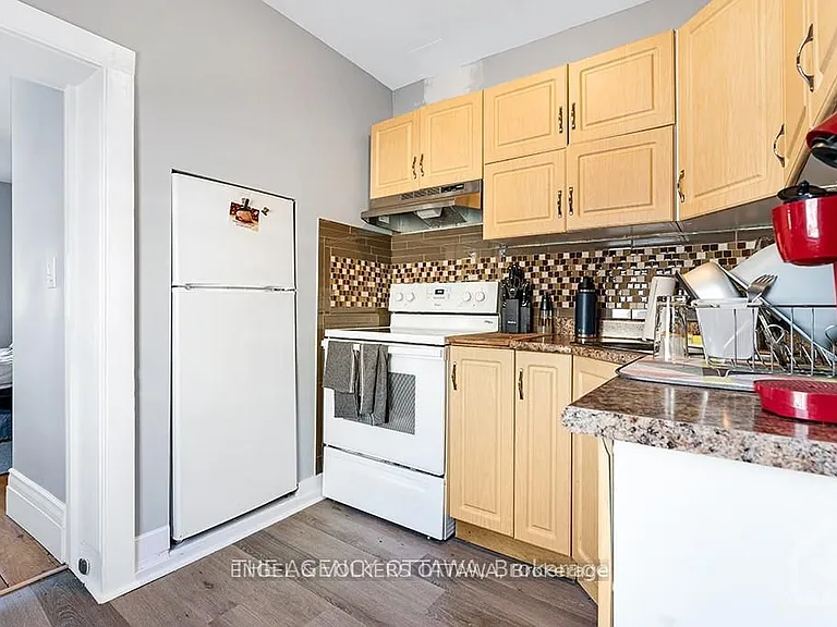 139 Reserve St S #B — Photo 6