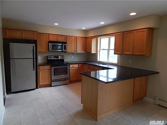2nd image of 6 Kristal Ct