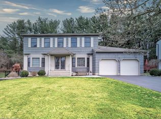 10 Longstreet Rd, Manalapan, NJ 07726