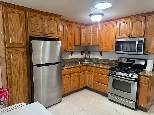 851 W 23rd St #C — Photo 2