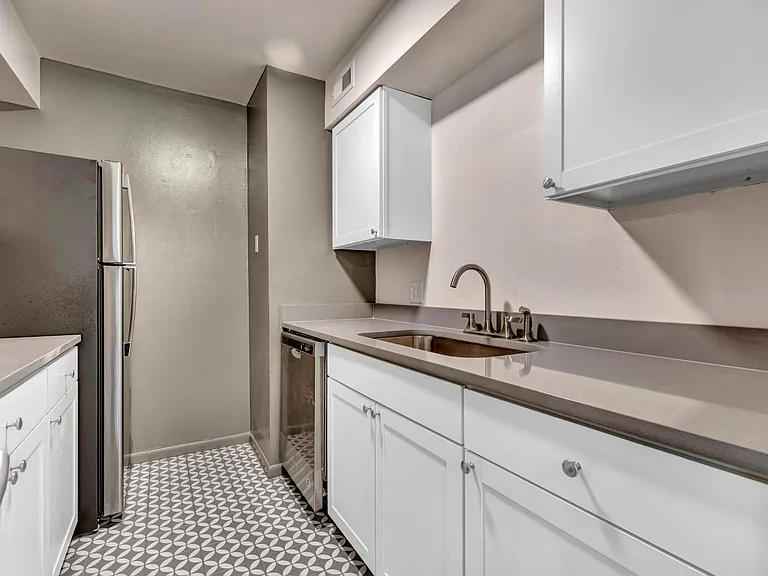 Rosewood Commons — Photo 8