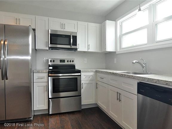 4th image of 215 Vincent Ave