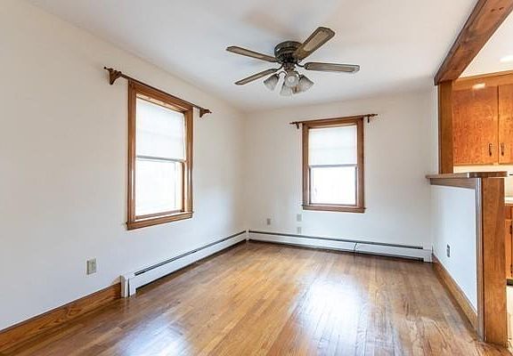 4th image of 10 Hillside Ave