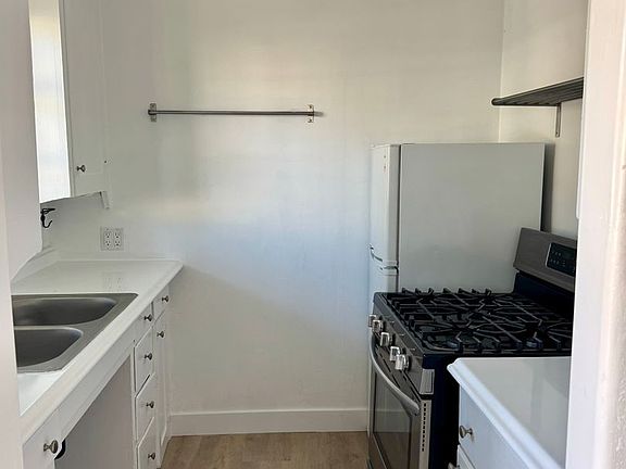 4th image of 4017 La Salle Ave #8