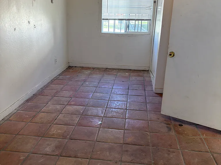905 & 1/2 Pearl St — Photo 5