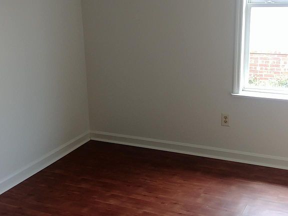 3rd image of 313 Bell Place Dr