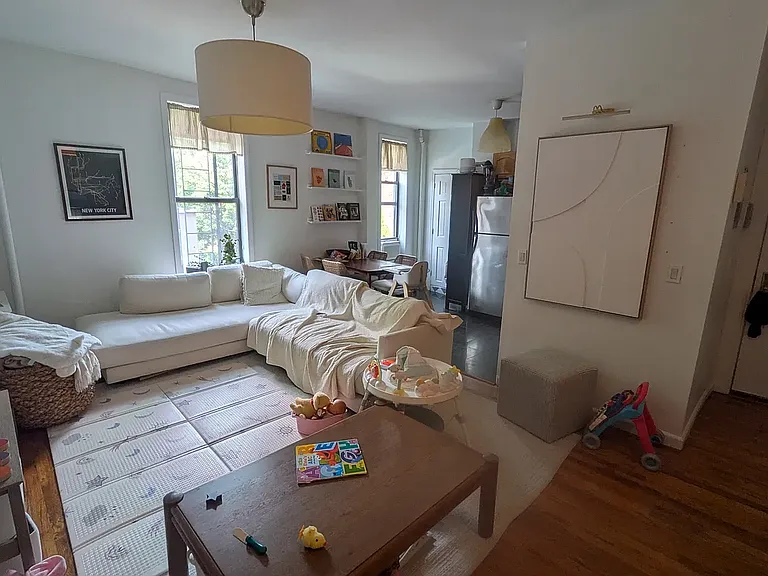 210 De Graw St #2R — Photo 8