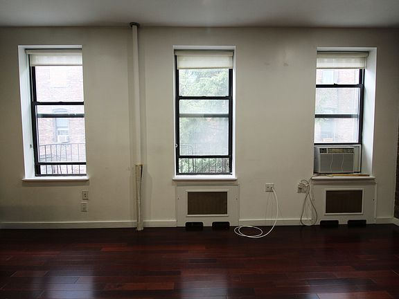 4th image of 526 W 46th St #2
