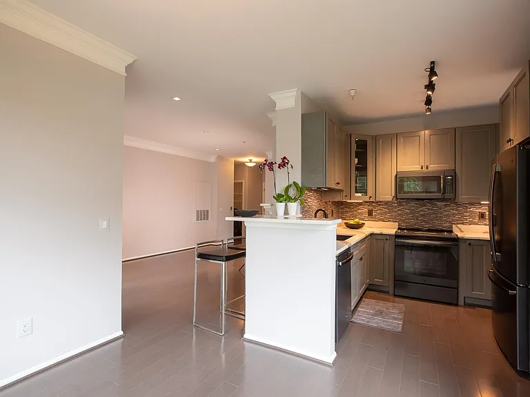 1550 Spring Gate Dr — Photo 8
