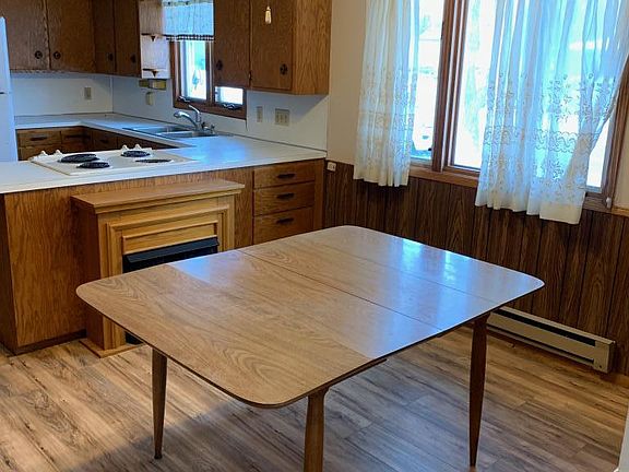 4th image of 120 Capricorn Ave W