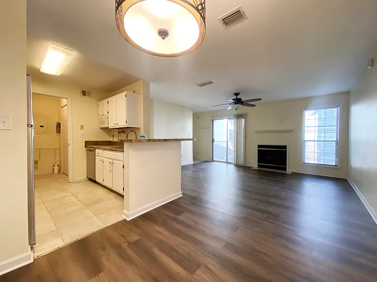 635 Granville Ct — Photo 12