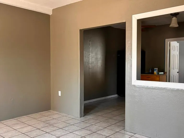 140 N 10th Ave — Photo 3