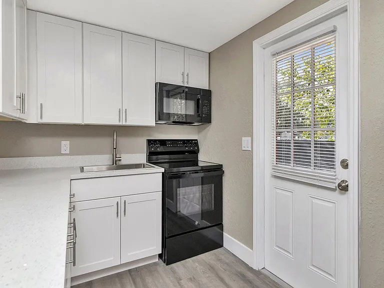 104 Karde Ln #B — Photo 4