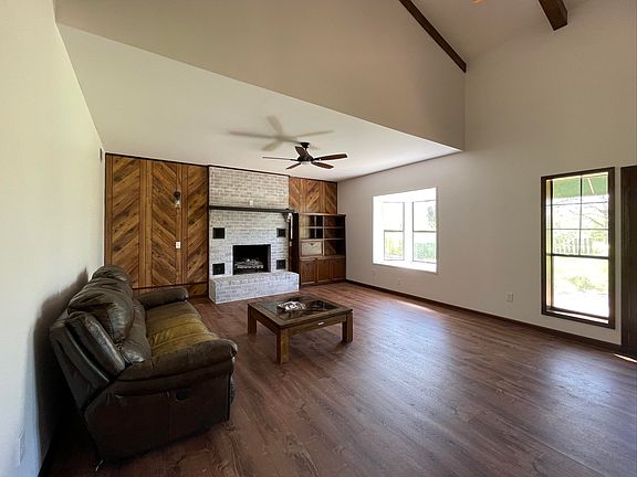 4th image of 1090 Sherrill Dr