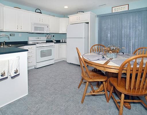 2nd image of 5033 Whispering Pines Ln
