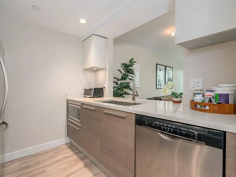 1323 Homer St #1404 — Photo 11