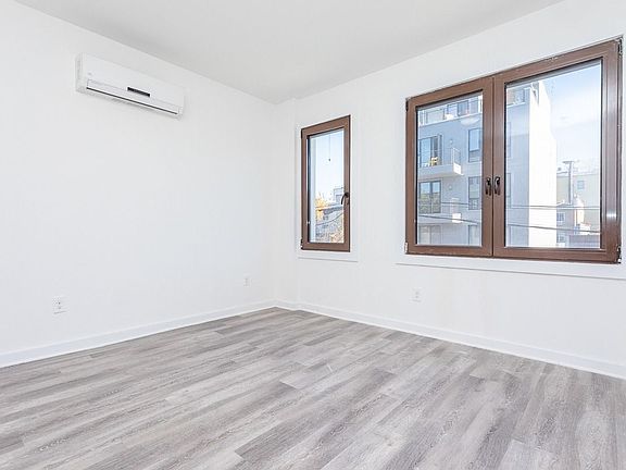 5th image of 26 Lawton St #3FF