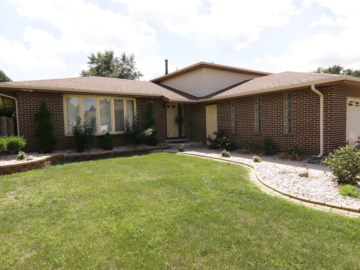 6039 Sunflower Dr photo 1