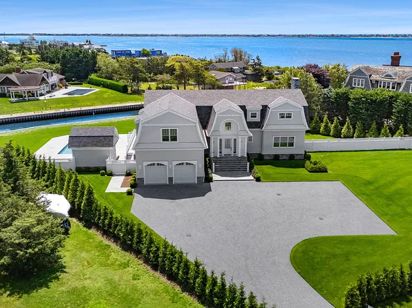 44 Club Ln, Remsenburg, NY 11960