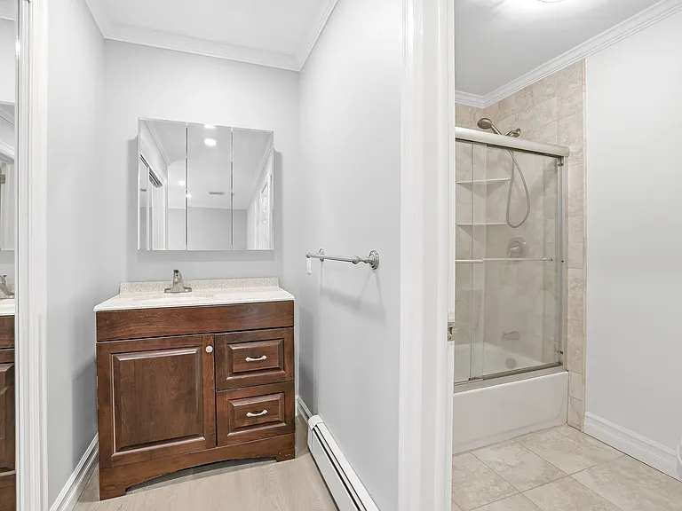 285 S Broadway #D — Photo 9
