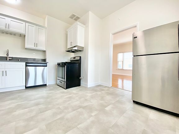 4th image of 369 N Curson Ave #7