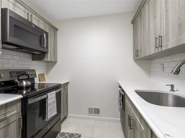 54 School Street #318, Westbury, NY 11590