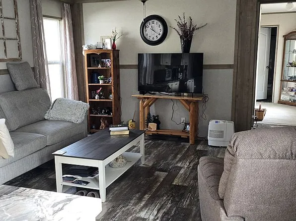 3711 Ambassador Ln, Louisville, TN 37777