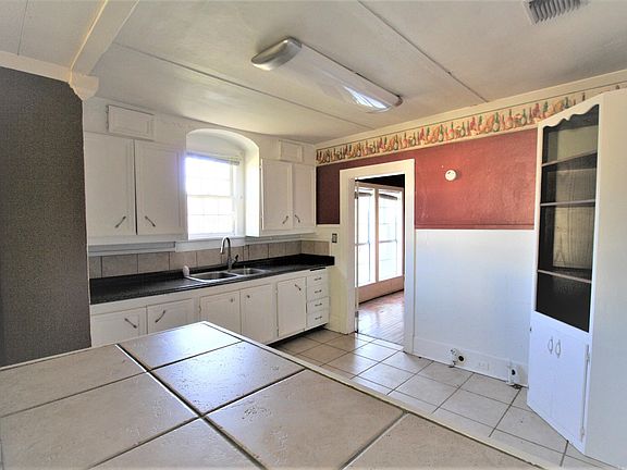 5th image of 108 W Lawrence St