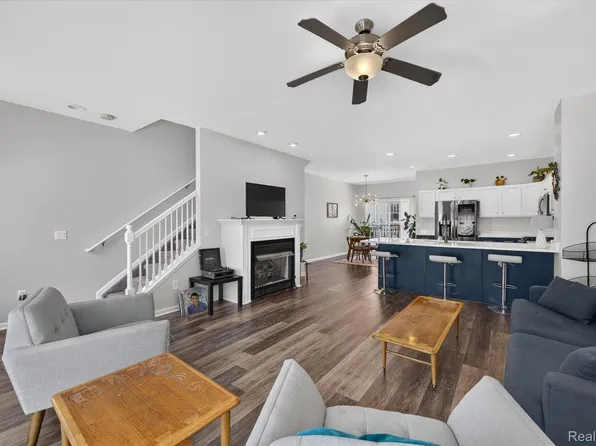143 S 2nd St, Brighton, MI 48116