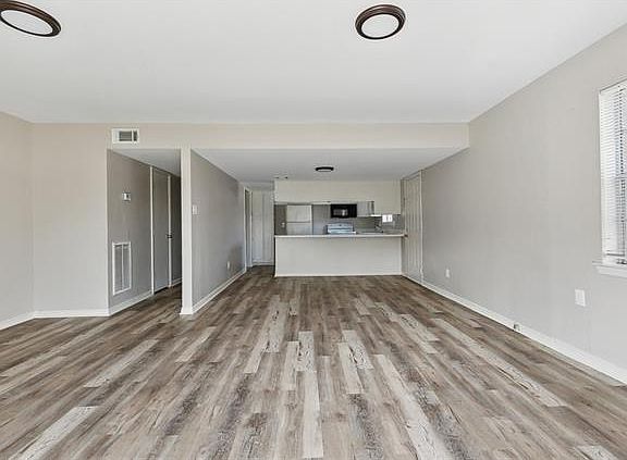 3rd image of 4000 Georgetown Dr