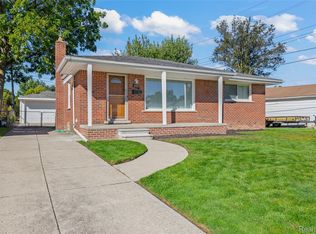 6727 Hawthorne St, Garden City, MI 48135