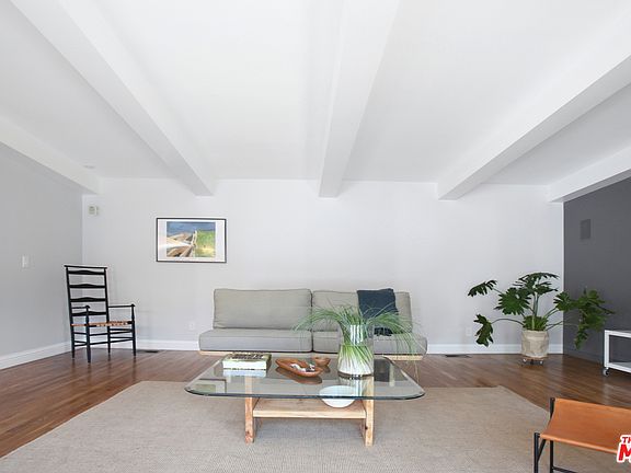 2nd image of 4226 W Toluca Lake Ln