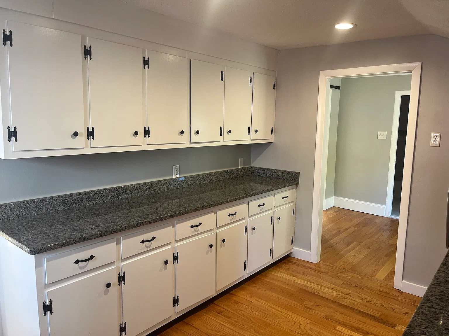 3 bed, 1.0 bath, 1264 sqft, $3,400 — Photo 2