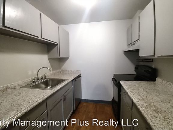 5th image of 1903 Warren Ave APT 102