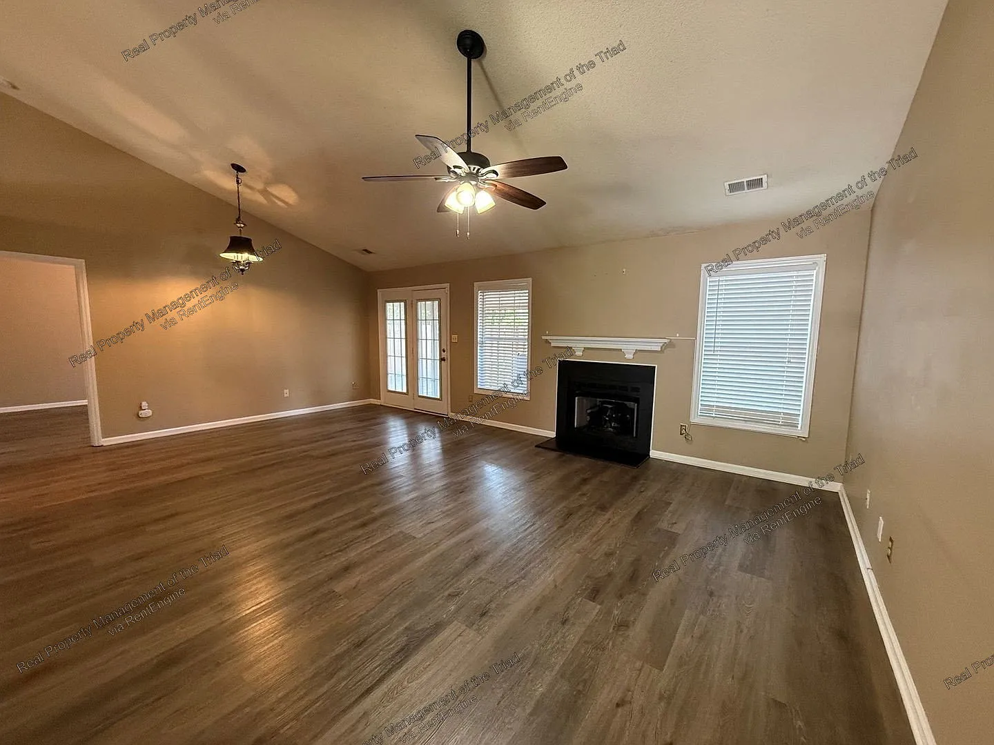 3 bed, 2.0 bath, 1572 sqft, $1,895 — Photo 2