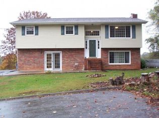 123 Oak Grove Blvd, Johnson City, TN 37601