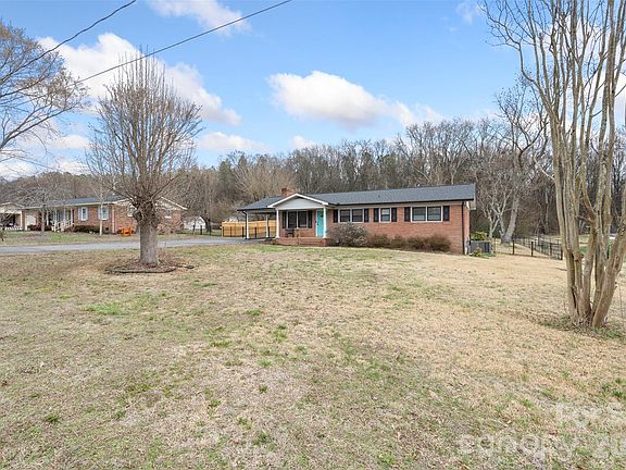 4th image of 831 Rubens Rd SW