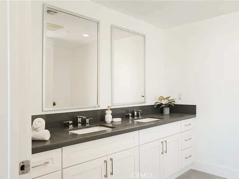1101 S Harvard Blvd #506 — Photo 12