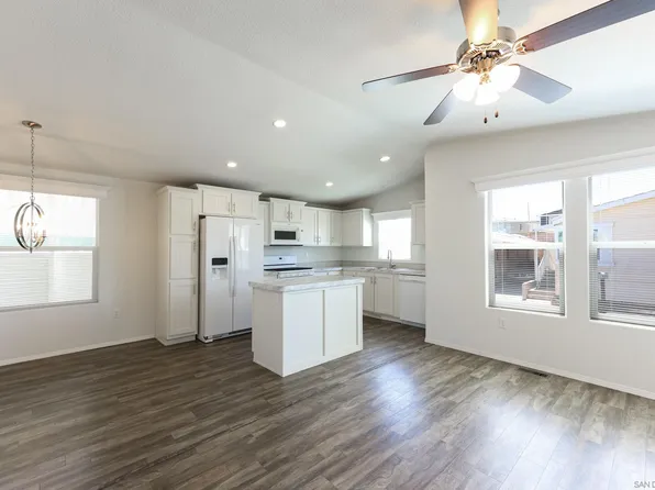 62 Hummingbird Ln, Oceanside, CA 92057