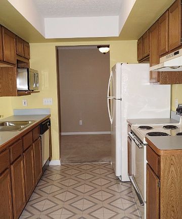 5th image of 14322 Thatchers Ln #114