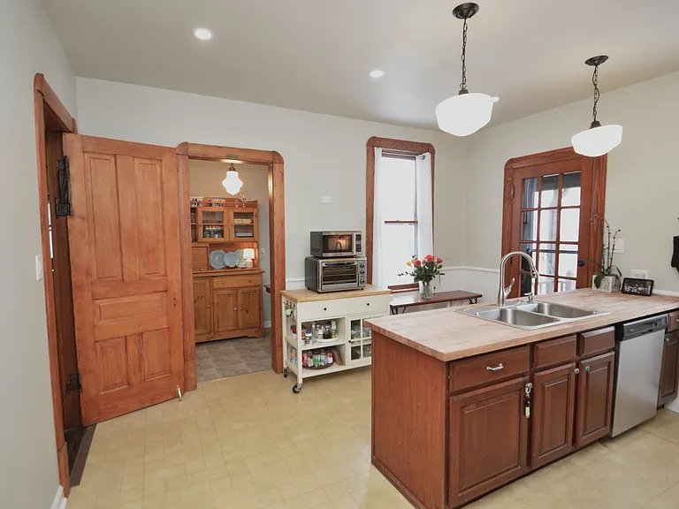 2626 Union St — Photo 15
