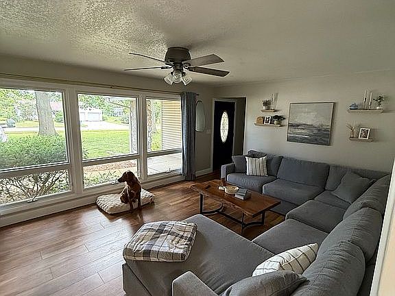 4th image of 805 Park Ave W