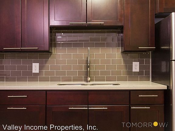3rd image of 2326 E Pinchot Ave APT 06
