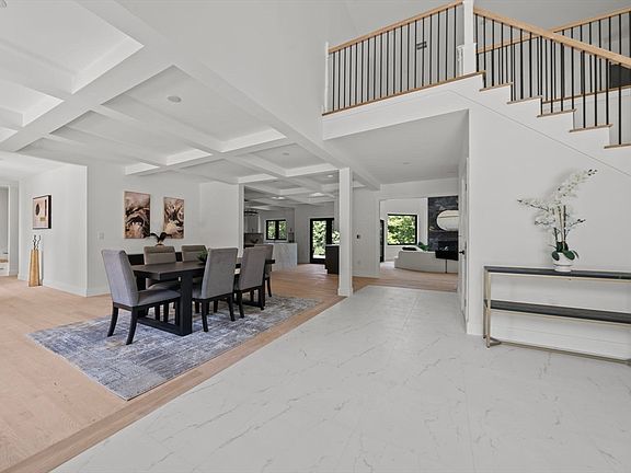 5th image of 15 Somerset Dr