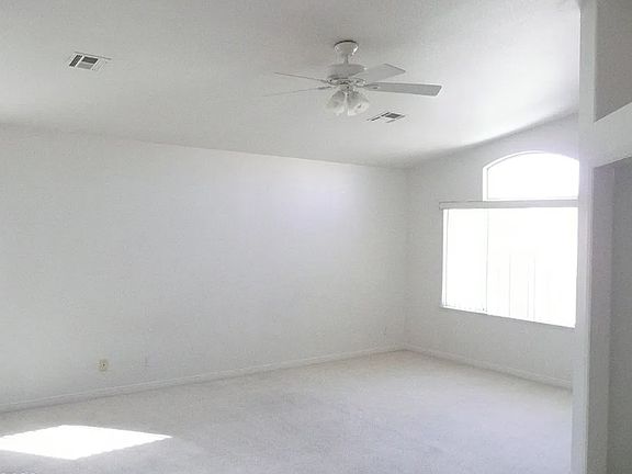 4th image of 920 Cedarcliff Ave