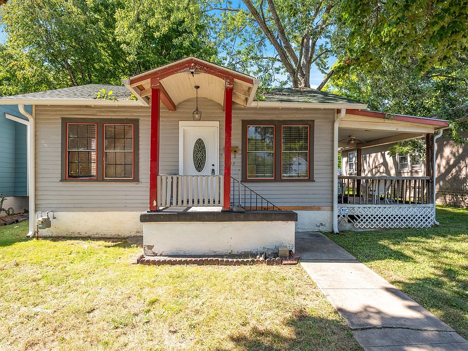 1st image of 2349 Woodbine Ave