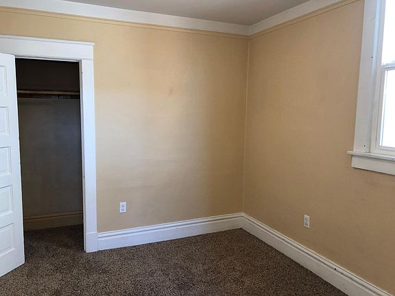 3rd image of 112 1/2 E Spring St APT L