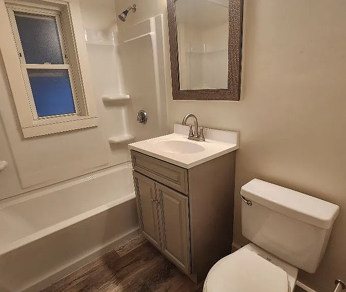 198 Everett St — Photo 6